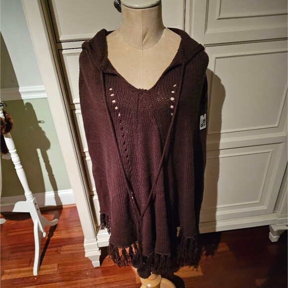NWT: Max Studio Poncho Brown, One Size.  Very Warm and snuggley! - Picture 2 of 4